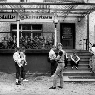 pressebild ausstellung voll der osten klein